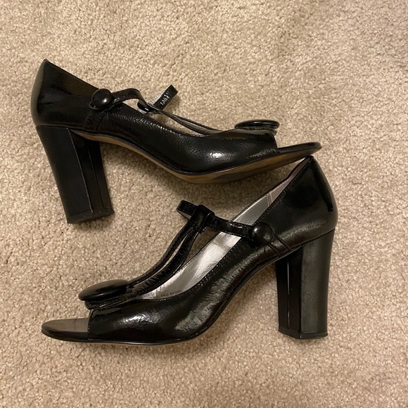 Tahari Black Heels - Picture 1 of 13